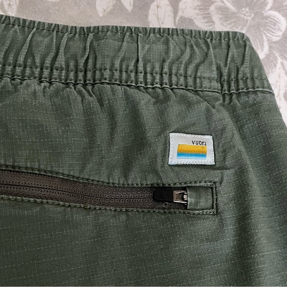 Vuori Mens Ripstop Pant SZ L Outdoor Gorpcore Oregano Army Green Hiking Climbing - Picture 11 of 16